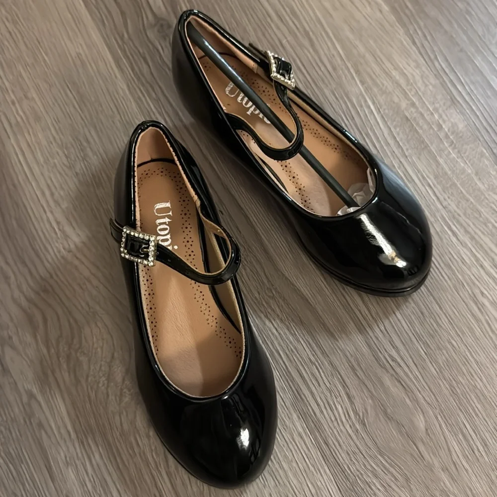 UTOPIA GIRLS BLACK FAUX PATTEN LEATHER LOW HEELS WITH RHINESTONE BUCKLES